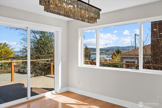 7915 S Lakeridge Drive, Seattle, WA 98178