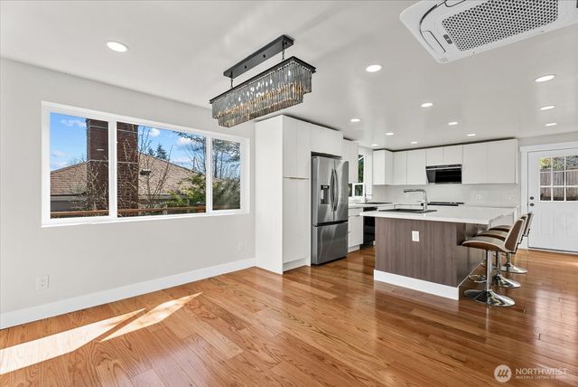 7915 S Lakeridge Drive, Seattle, WA 98178