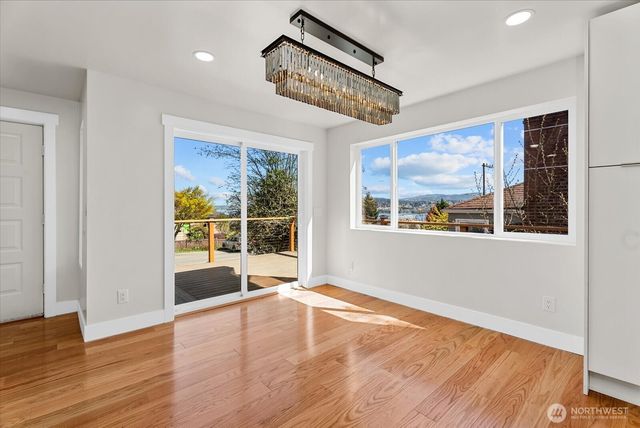 7915 S Lakeridge Drive, Seattle, WA 98178