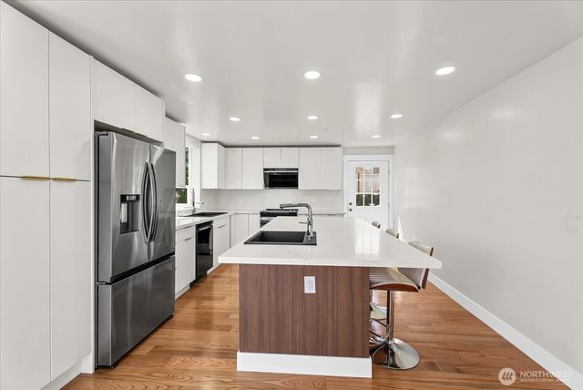 7915 S Lakeridge Drive, Seattle, WA 98178