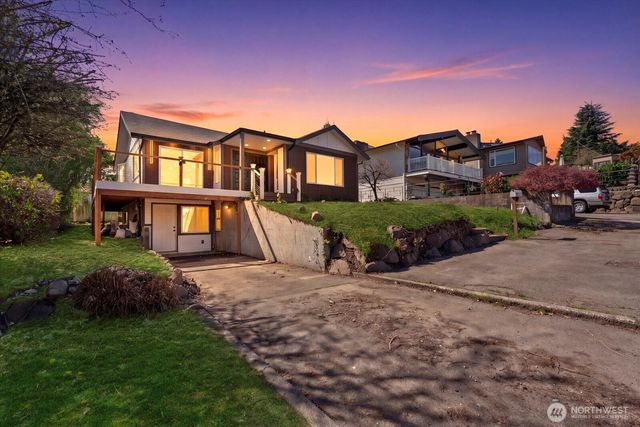 7915 S Lakeridge Drive, Seattle, WA 98178