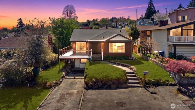 7915 S Lakeridge Drive, Seattle, WA 98178