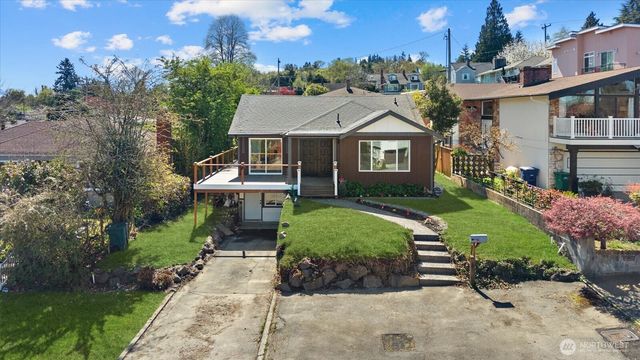 7915 S Lakeridge Drive, Seattle, WA 98178