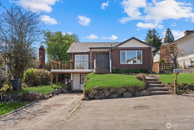 7915 S Lakeridge Drive, Seattle, WA 98178