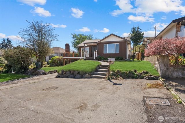 7915 S Lakeridge Drive, Seattle, WA 98178