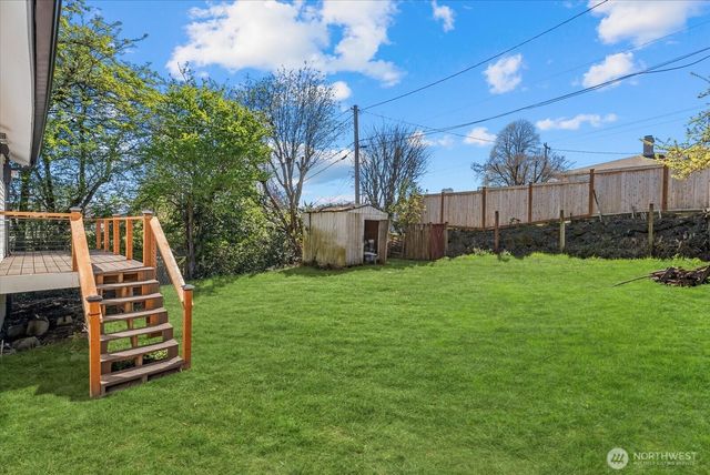 7915 S Lakeridge Drive, Seattle, WA 98178