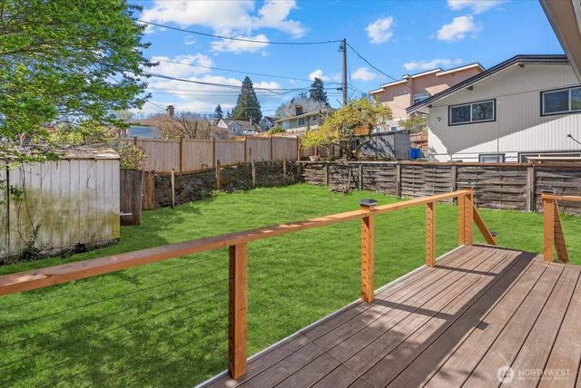 7915 S Lakeridge Drive, Seattle, WA 98178