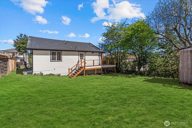 7915 S Lakeridge Drive, Seattle, WA 98178