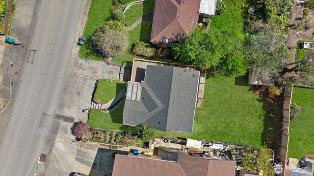 7915 S Lakeridge Drive, Seattle, WA 98178