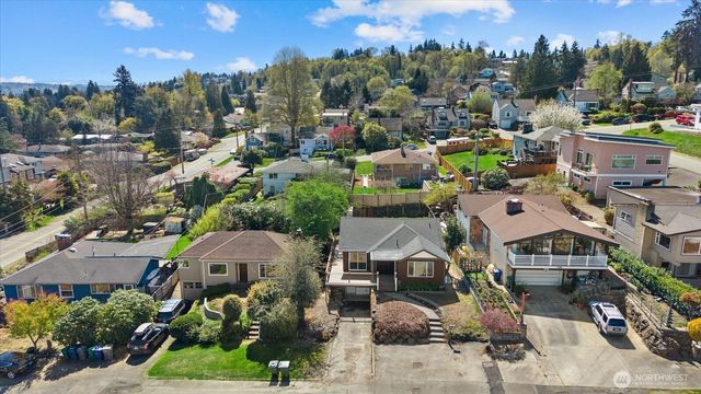 7915 S Lakeridge Drive, Seattle, WA 98178