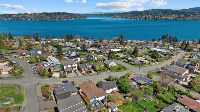 7915 S Lakeridge Drive, Seattle, WA 98178