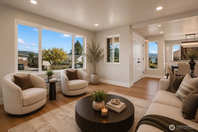 7915 S Lakeridge Drive, Seattle, WA 98178