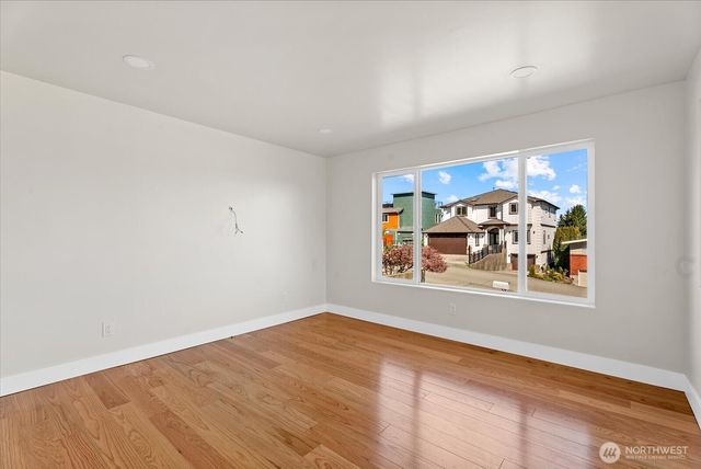 7915 S Lakeridge Drive, Seattle, WA 98178