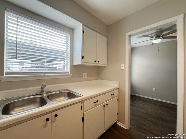 2802 Lasses Blvd Apt 30, San Antonio, TX 78223