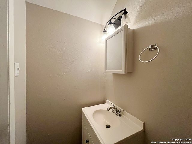 2802 Lasses Blvd Apt 30, San Antonio, TX 78223