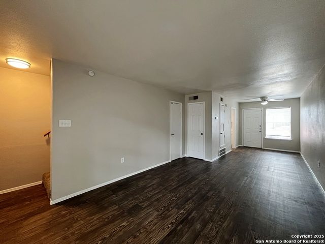 2802 Lasses Blvd Apt 30, San Antonio, TX 78223