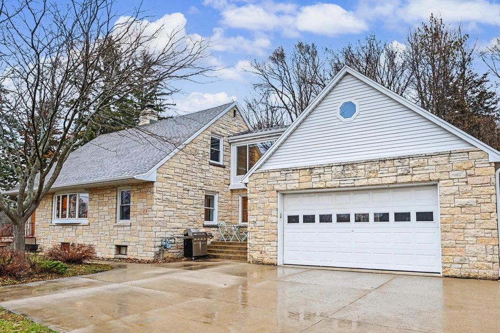 110 Polk STREET, Slinger, WI 53086