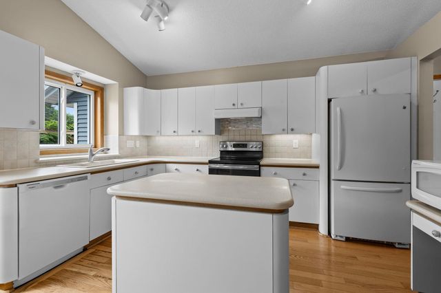 5749 W 141st Street, Savage, MN 55378