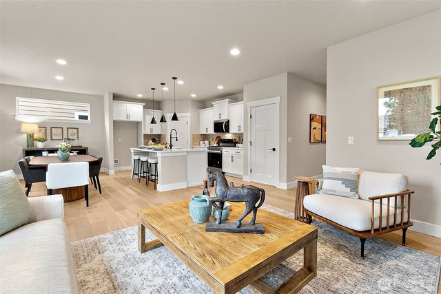 14221 SE 284th Place, Kent, WA 98042