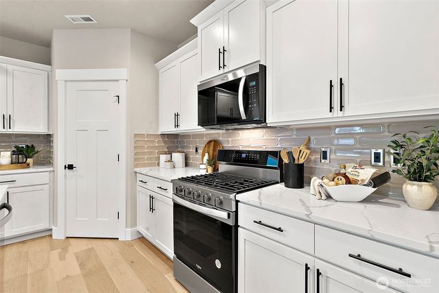 14221 SE 284th Place, Kent, WA 98042