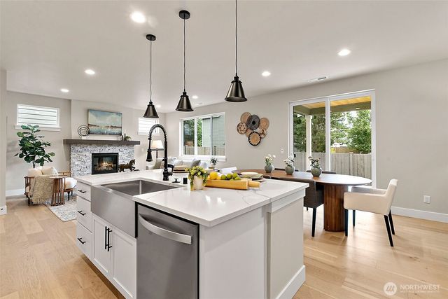 14221 SE 284th Place, Kent, WA 98042