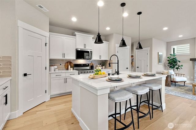 14221 SE 284th Place, Kent, WA 98042