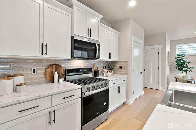 14221 SE 284th Place, Kent, WA 98042