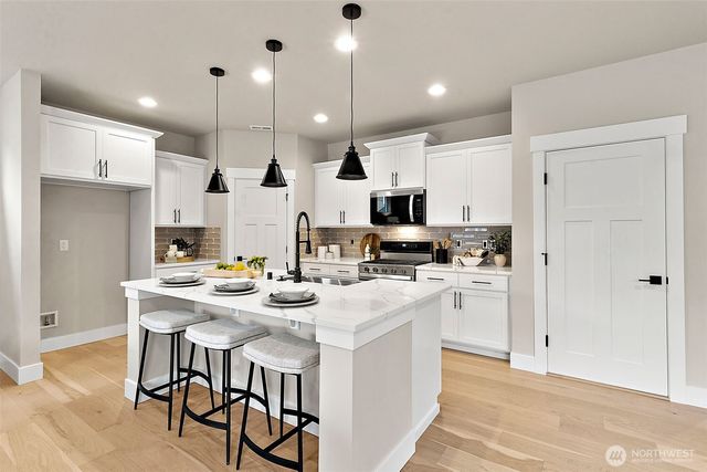 14221 SE 284th Place, Kent, WA 98042