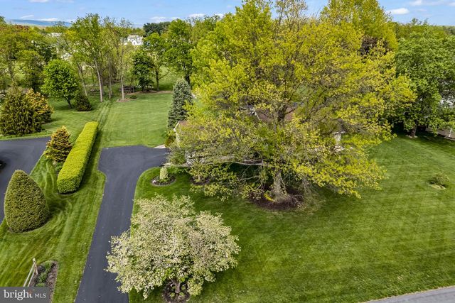 4 BANBURY RD, Hummelstown, PA 17036