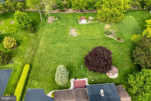 4 BANBURY RD, Hummelstown, PA 17036