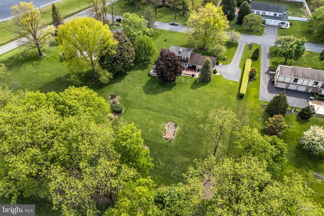 4 BANBURY RD, Hummelstown, PA 17036
