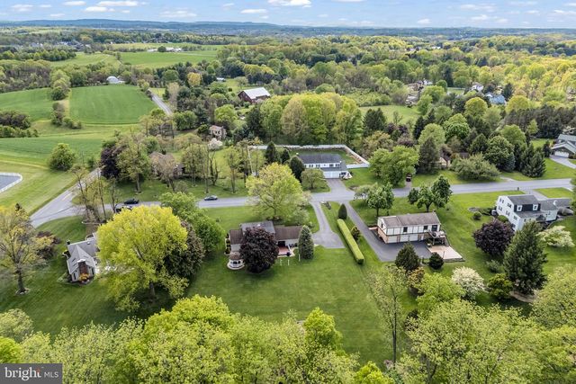 4 BANBURY RD, Hummelstown, PA 17036