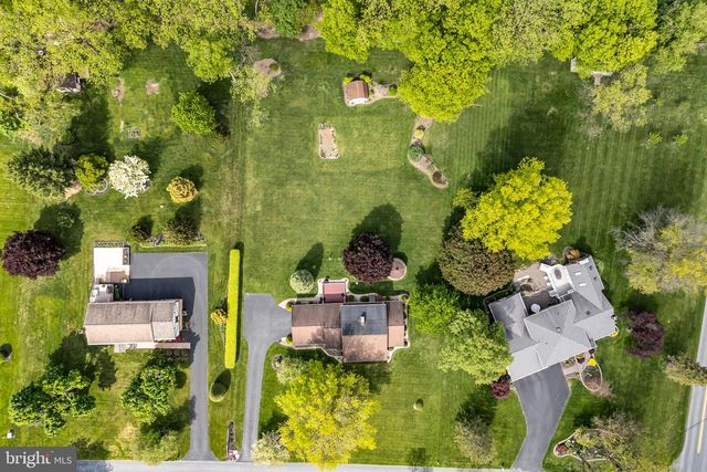 4 BANBURY RD, Hummelstown, PA 17036
