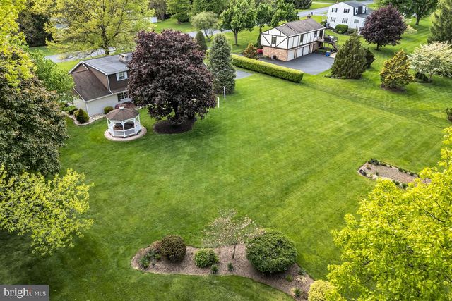 4 BANBURY RD, Hummelstown, PA 17036