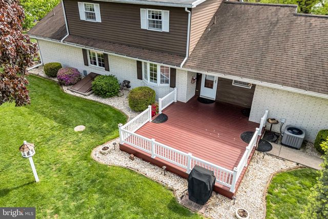 4 BANBURY RD, Hummelstown, PA 17036