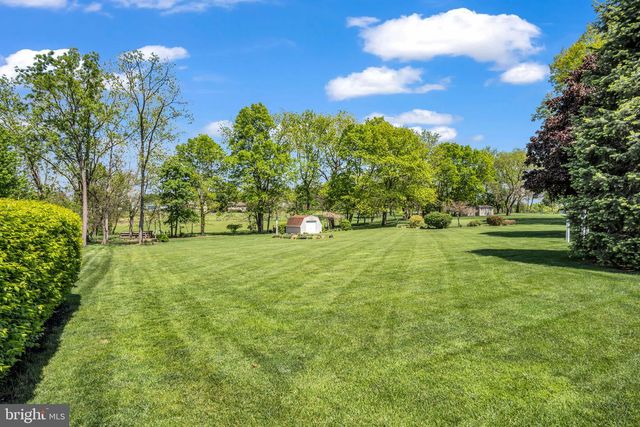 4 BANBURY RD, Hummelstown, PA 17036