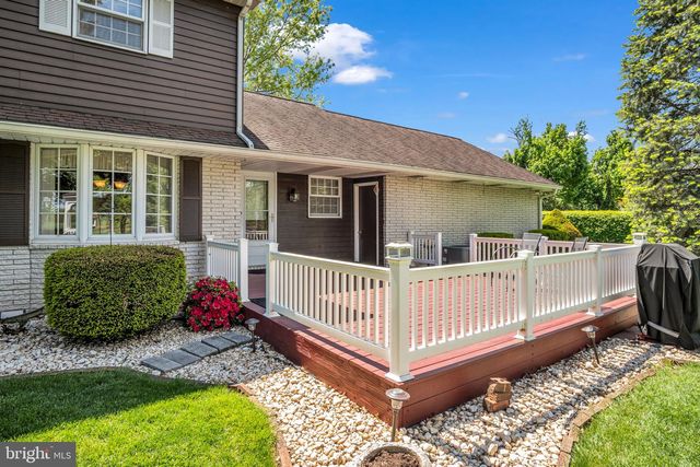 4 BANBURY RD, Hummelstown, PA 17036
