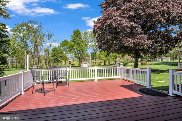 4 BANBURY RD, Hummelstown, PA 17036