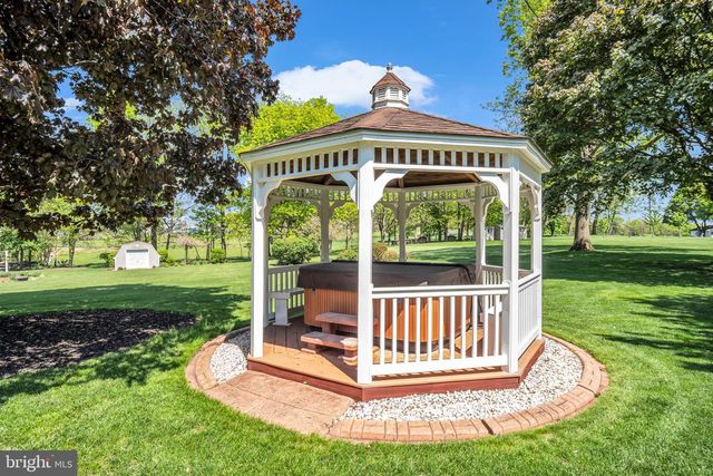 4 BANBURY RD, Hummelstown, PA 17036