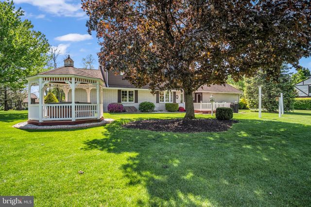 4 BANBURY RD, Hummelstown, PA 17036
