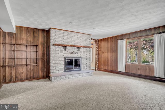 4 BANBURY RD, Hummelstown, PA 17036