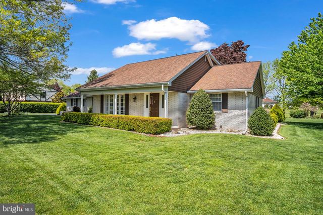 4 BANBURY RD, Hummelstown, PA 17036