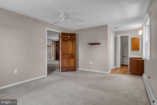 4 BANBURY RD, Hummelstown, PA 17036