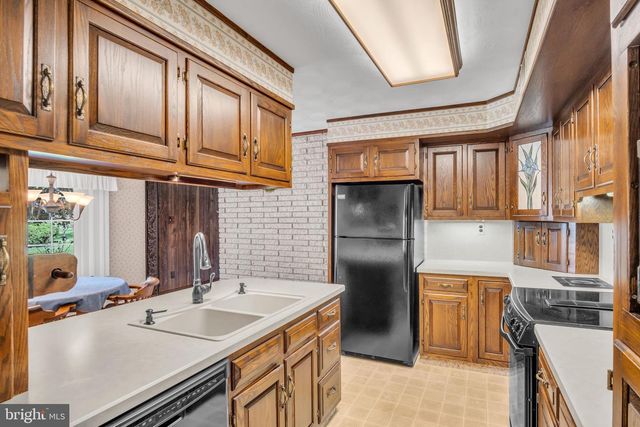 4 BANBURY RD, Hummelstown, PA 17036