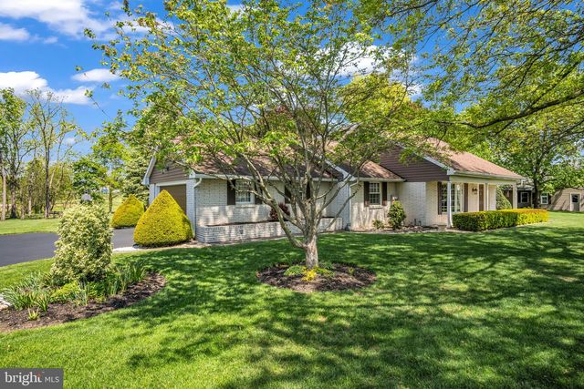 4 BANBURY RD, Hummelstown, PA 17036