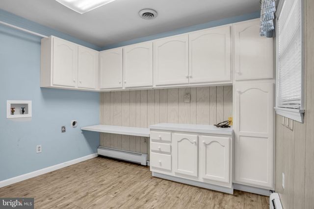 4 BANBURY RD, Hummelstown, PA 17036