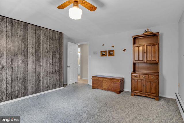 4 BANBURY RD, Hummelstown, PA 17036