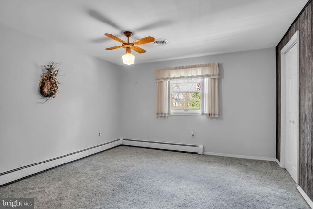 4 BANBURY RD, Hummelstown, PA 17036