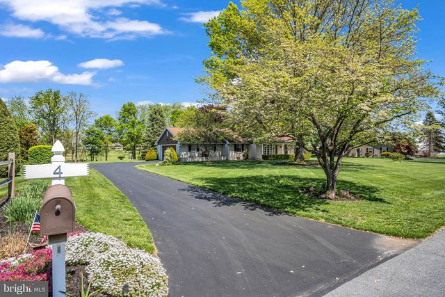 4 BANBURY RD, Hummelstown, PA 17036