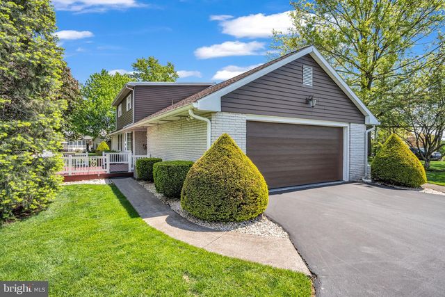 4 BANBURY RD, Hummelstown, PA 17036